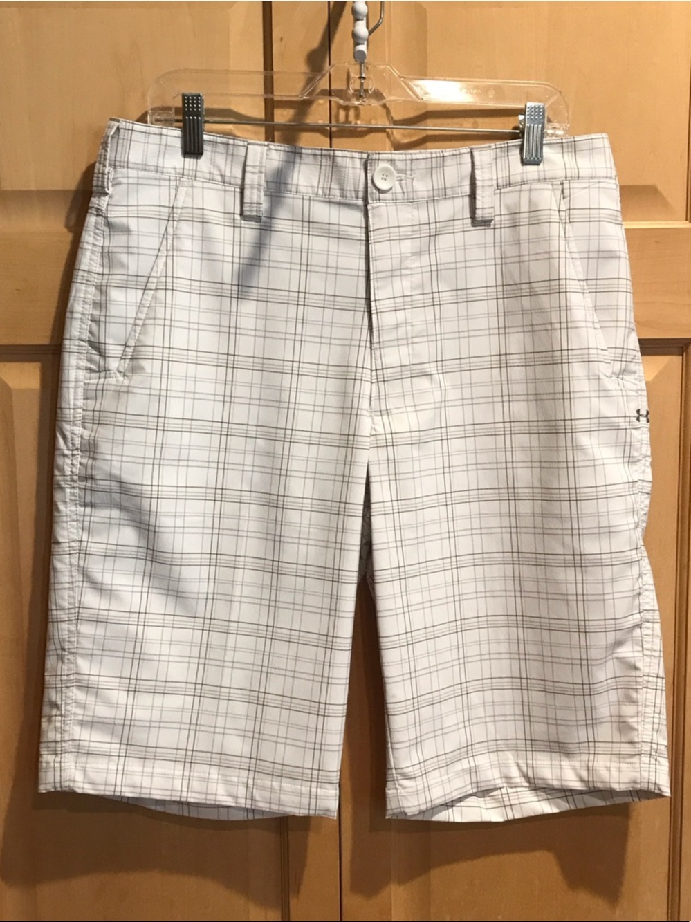 Under Armour Men’s White Plaid Flat Front Golf Shorts
